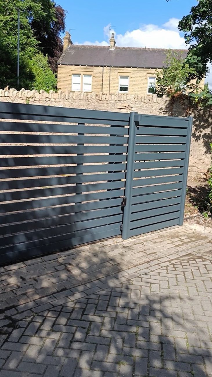 Grey horizontal-slat contemporary gate